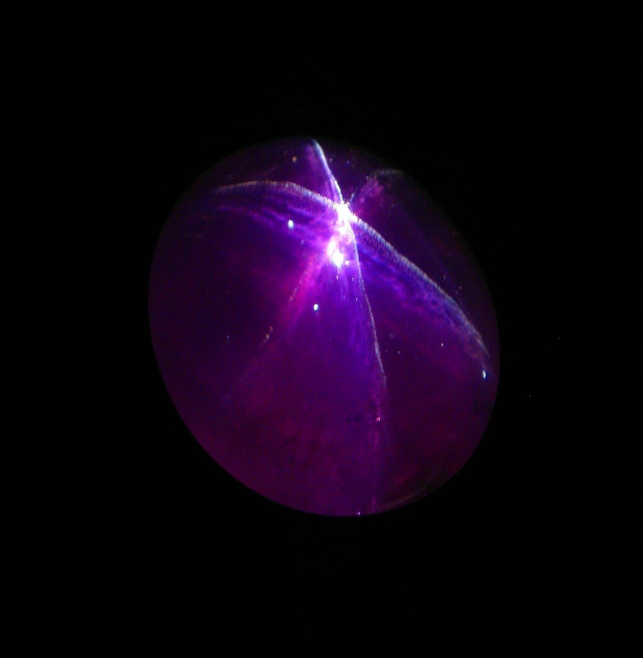 The 138.7-carat Rosser Reeves star ruby from Sri Lanka (Smithsonian, Washington)
