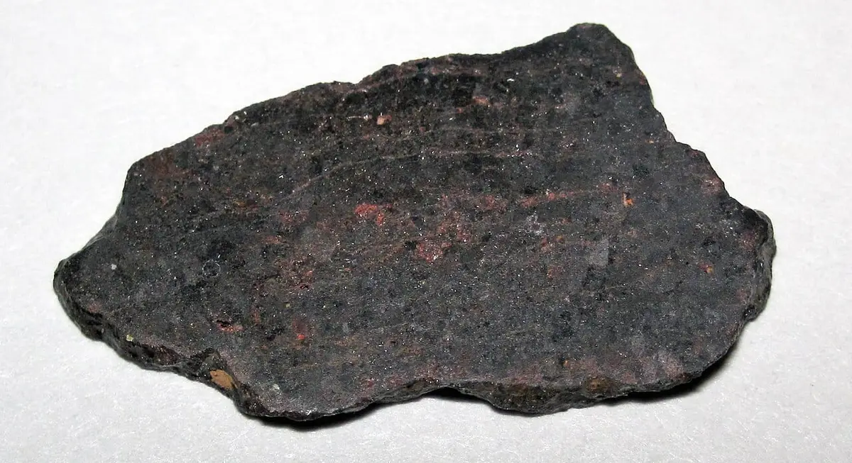 NWA 2999 angritinden kesilmiş 2,4 cm'lik bir dilim