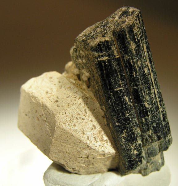 Hornblend (amfibol) örneği