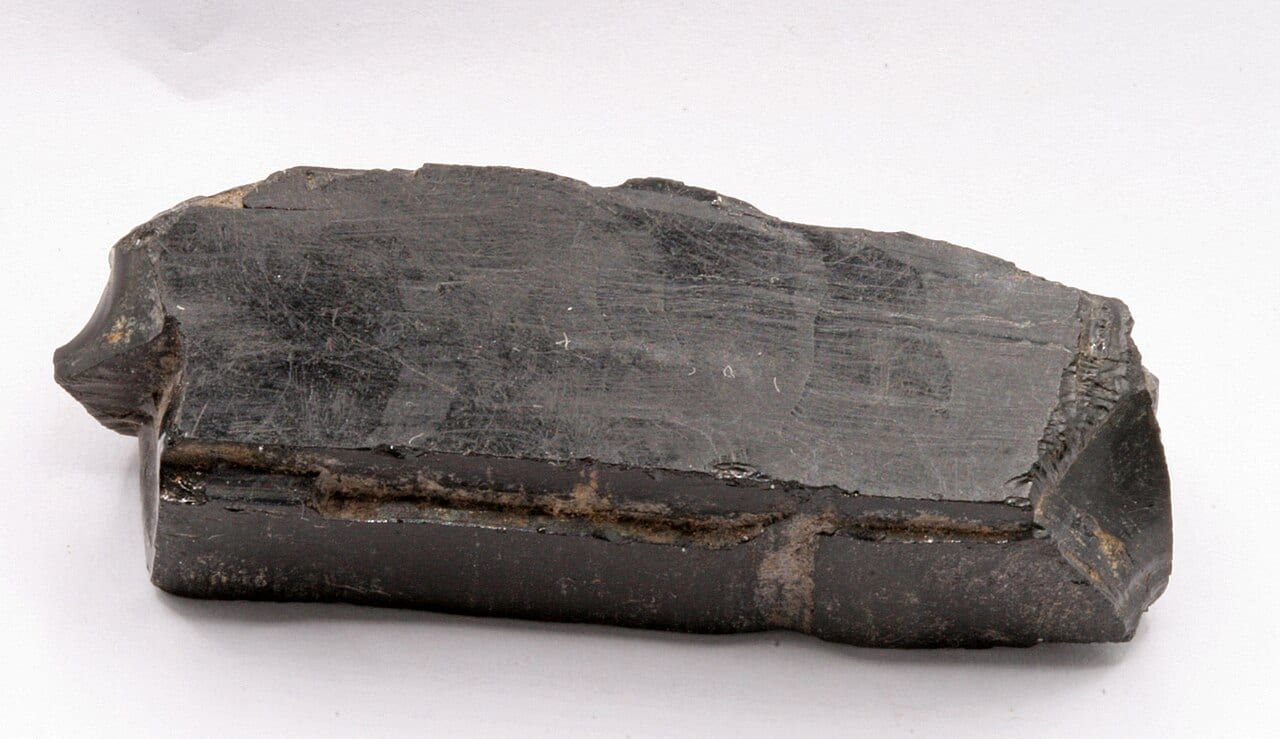 Asturias'taki Oles ocağından ham jet (4 cm)