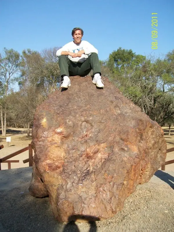 Campo del Cielo'nun en büyük ikinci parçası El Chaco (yaklaşık 28,8 ton), bulunduğu yerde