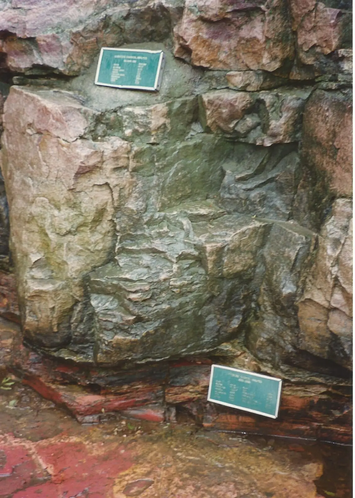 The red catlinite bed beneath the hard Sioux Quartzite at the Pipestone quarry