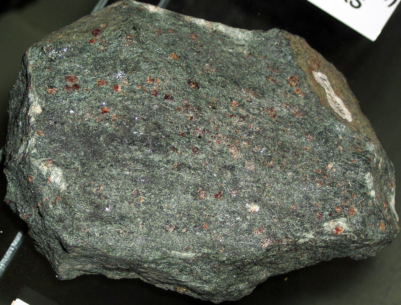 Eclogite from the Franciscan Complex (California): red garnet and green omphacite