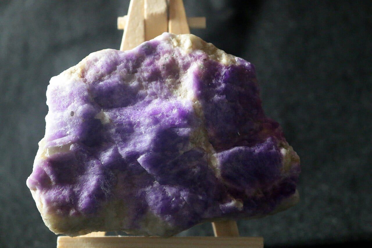 Hackmanite specimen (2)