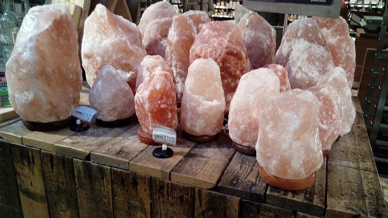 Himalayan salt and salt lamps specimen