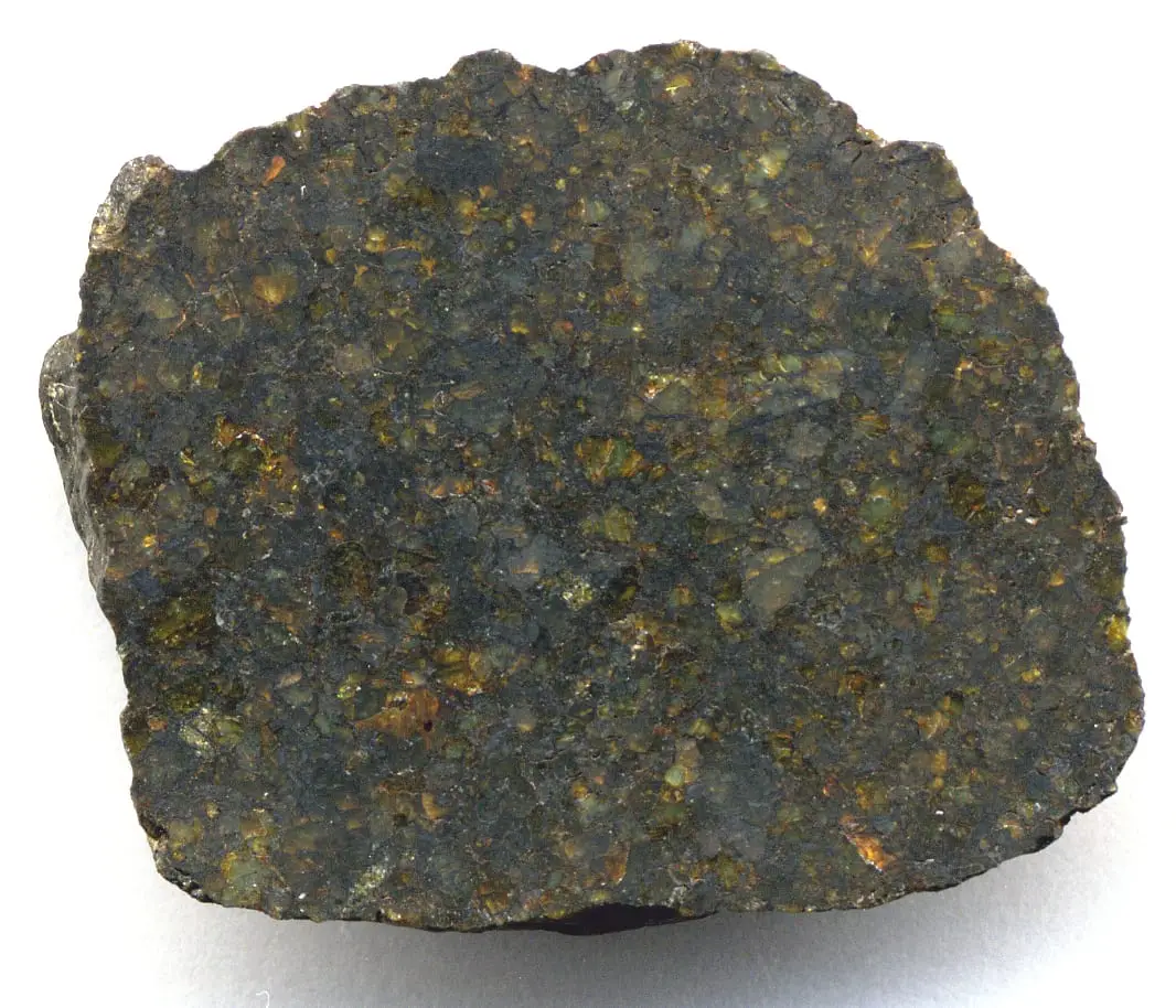 NWA 4231 üreilitinin kesilip cilalanmış yüzeyi (2,9 cm)