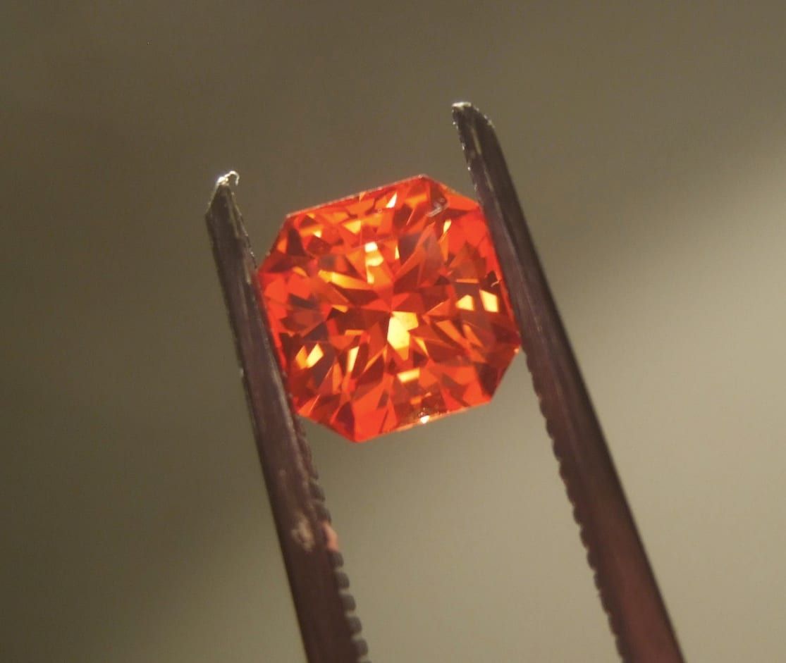 Padparadscha örneği