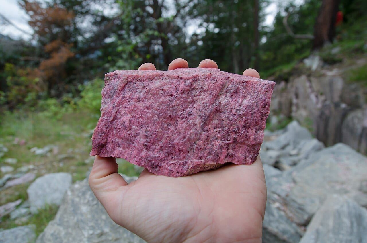 Thulite specimen