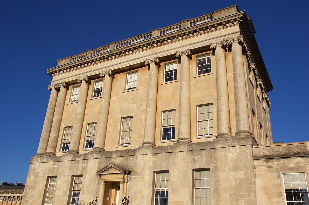 Bal rengi Bath taşından Royal Crescent, Bath