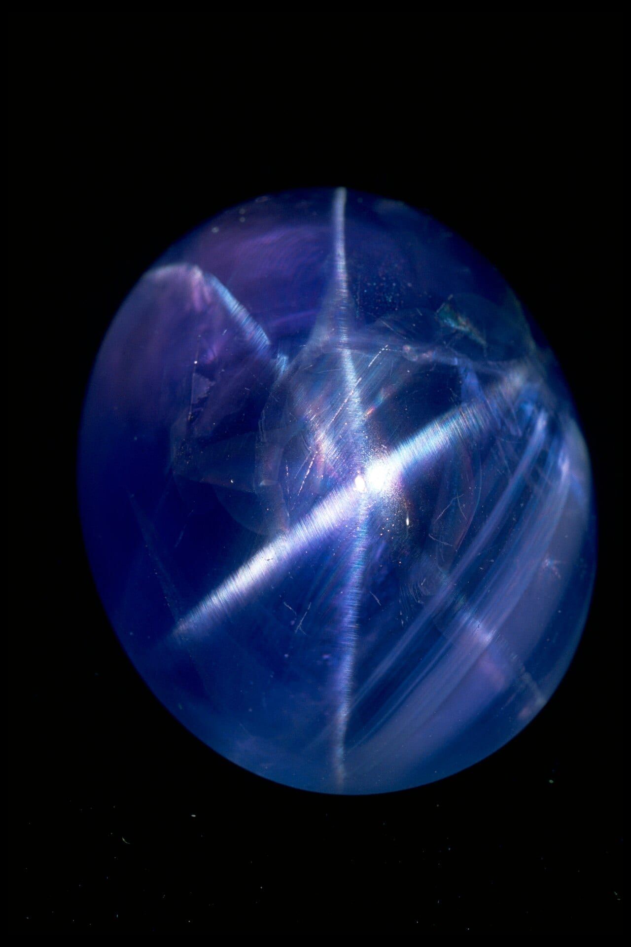The 182-carat Star of Bombay star sapphire from Sri Lanka (Smithsonian)
