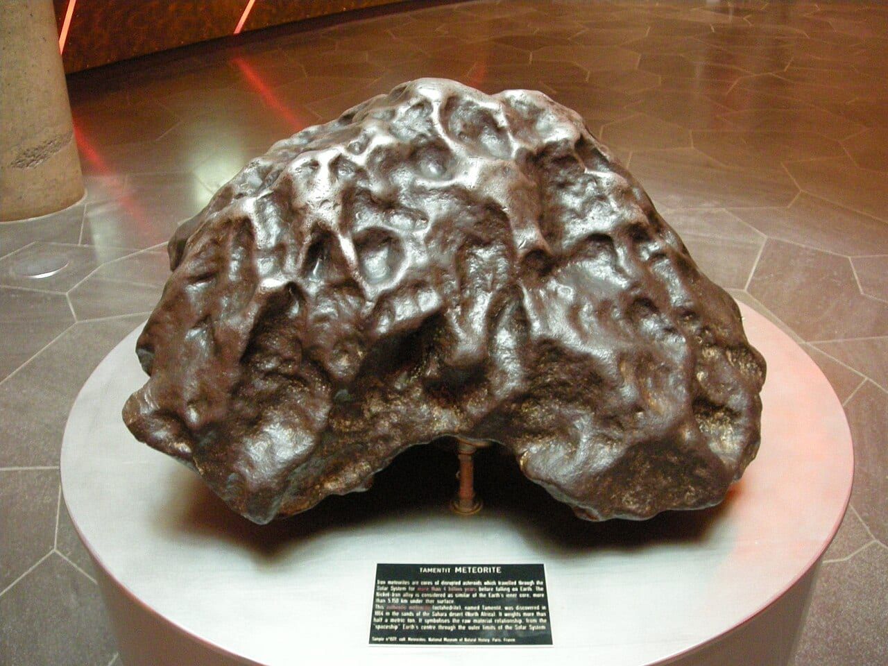 Demir meteorit örneği