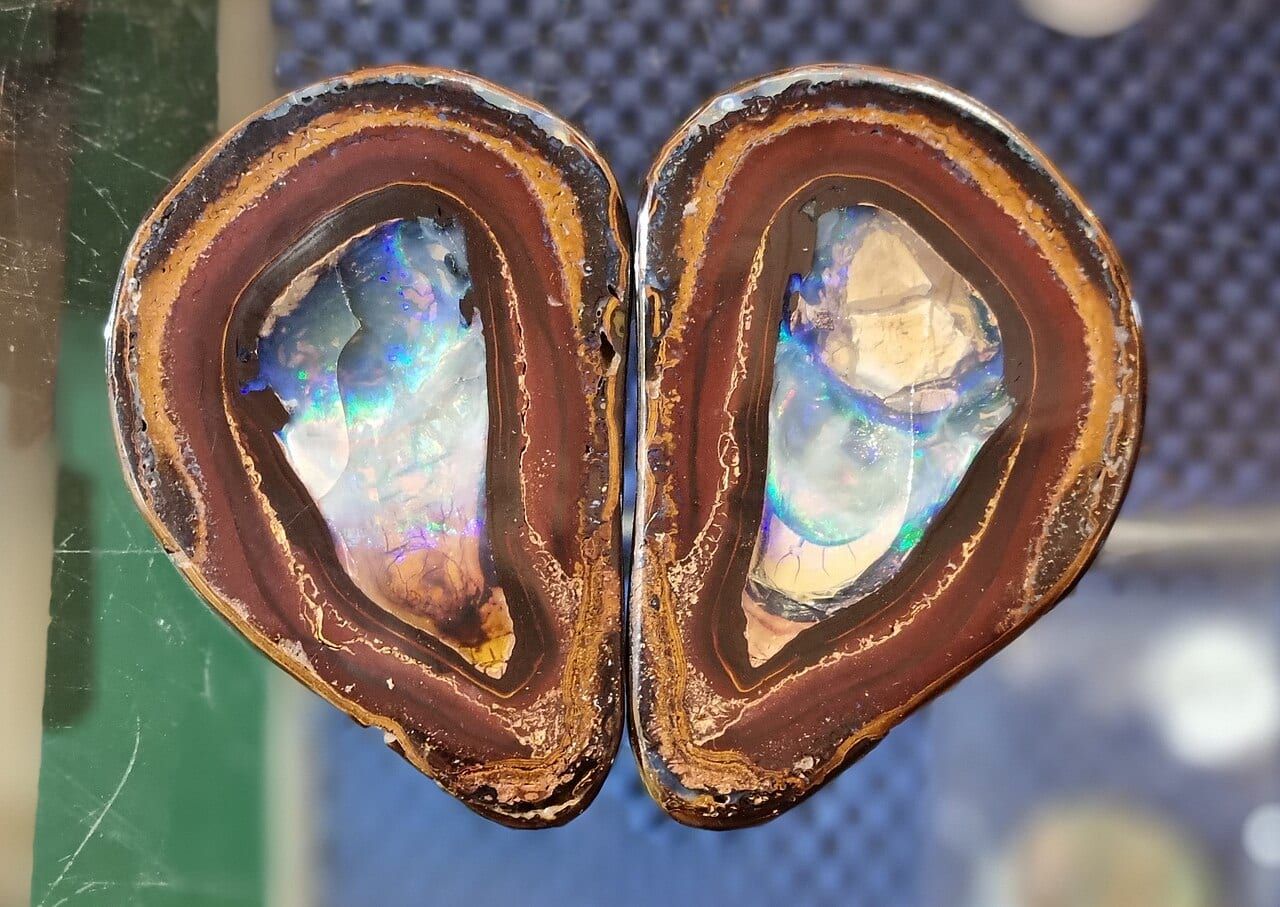 Boulder opal örneği (2)